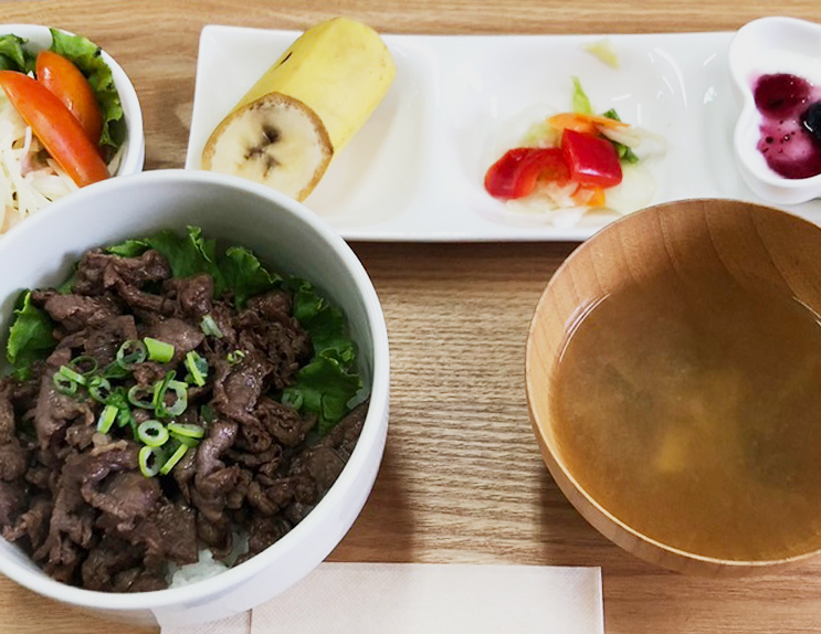 ジビエ丼（鹿肉）の写真