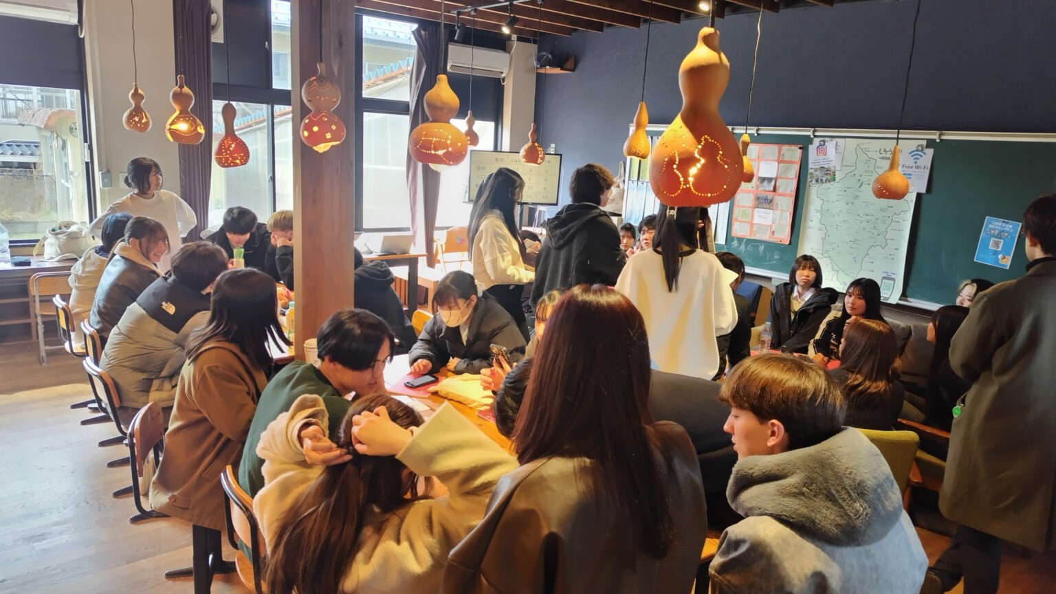 カフェでみんな集合の写真